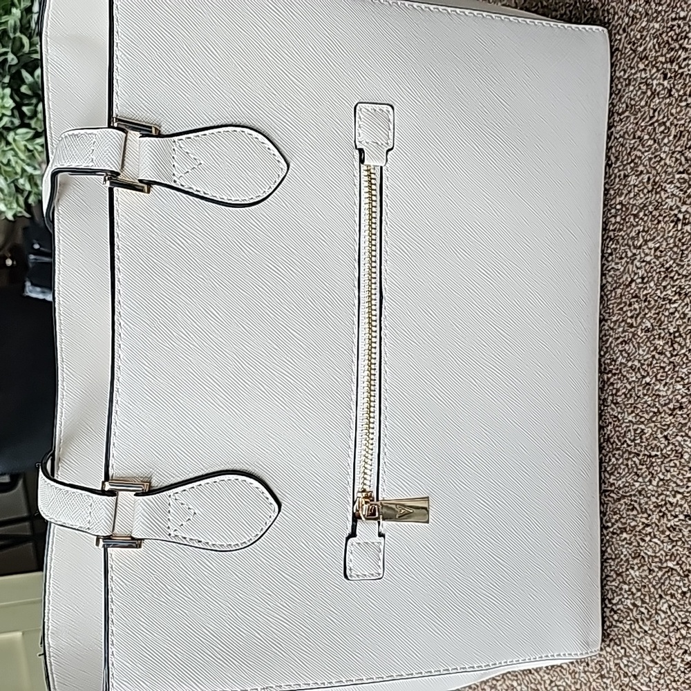 Handbag - Picture 4 of 16